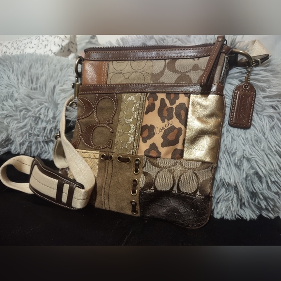 Coach - Picture 3 of 7